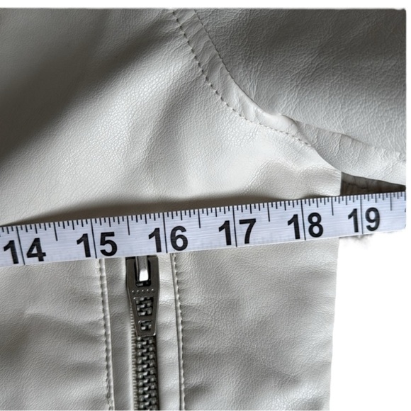 BlankNYC Never Too Much Cream
Moto Jacket Size Small - Picture 6 of 10